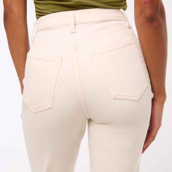 Abercrombie & Fitch - Curve Love Ultra High Rise Ankle Straight Jean - Cream - Picture 4 of 8